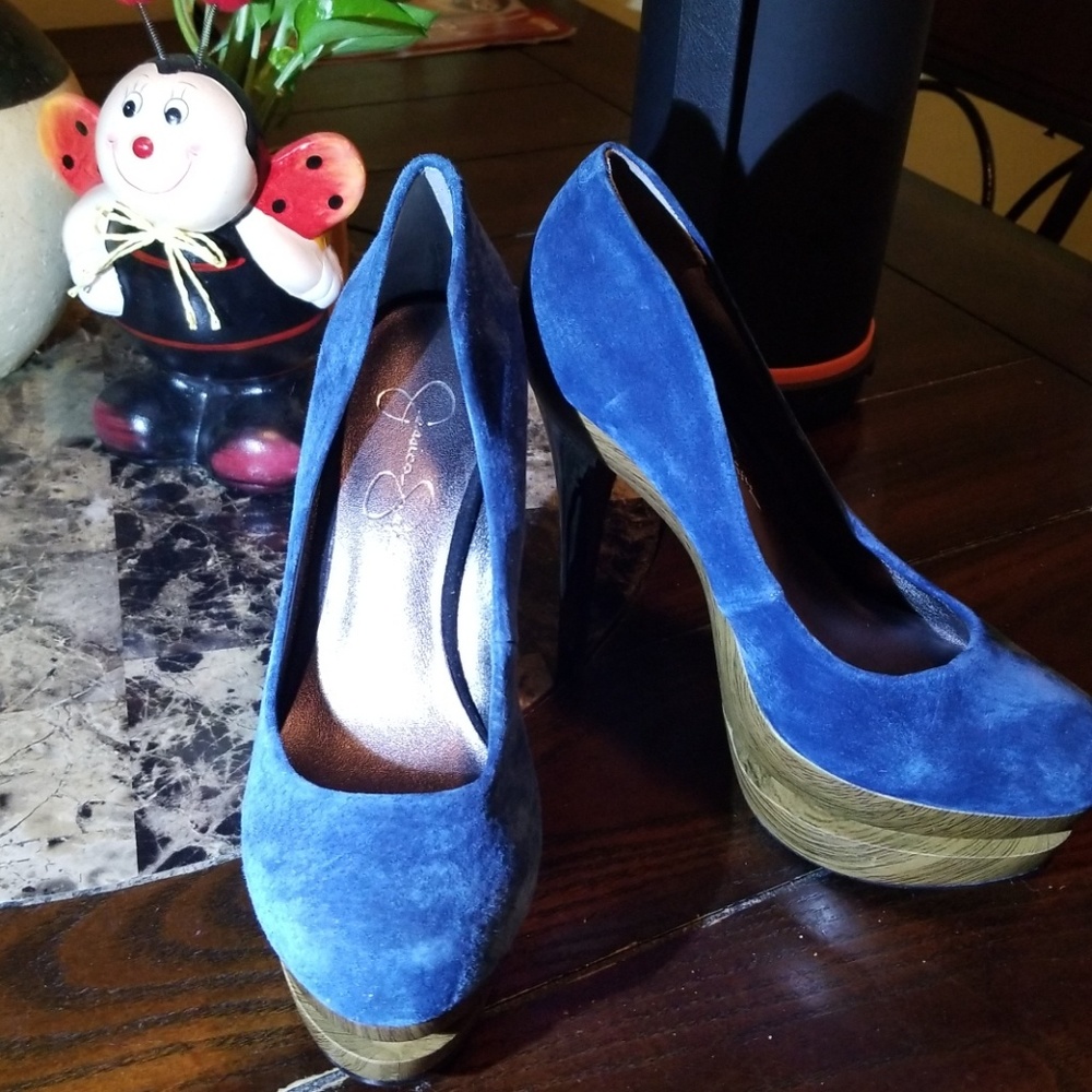 Heels - Picture 3 of 3